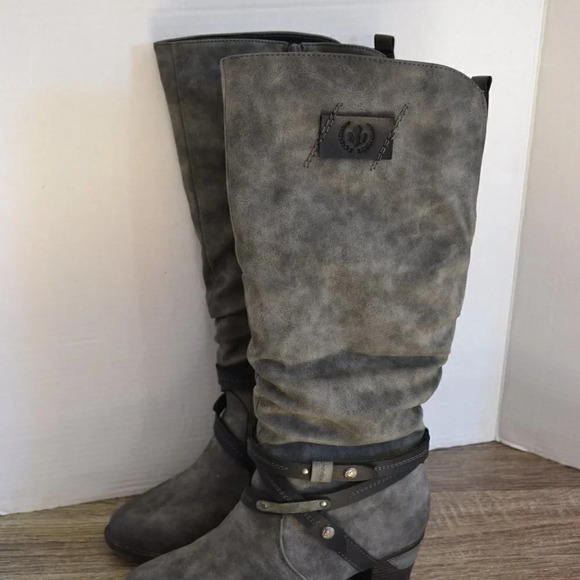 Heeled Shearling  Lined Boots - Picture 6 of 9